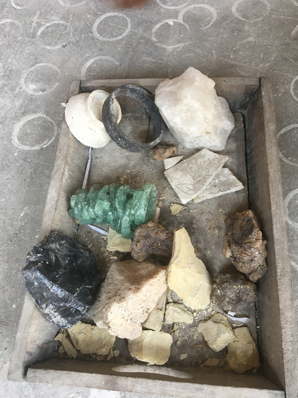 1 The raw materials used to make the Jaipur blue pottery dough. The materials are as follows, starting with the glass in the middle of the left-hand side and rotating clockwise: glass, quartz, gum, clay, and salt.