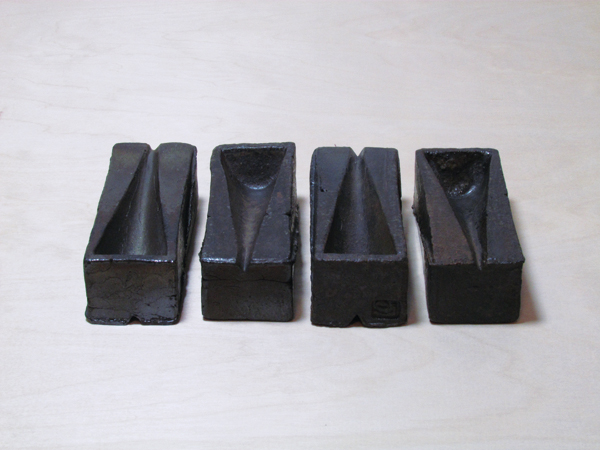 Spice servers, to 4⅜ in. (12 cm) in length.