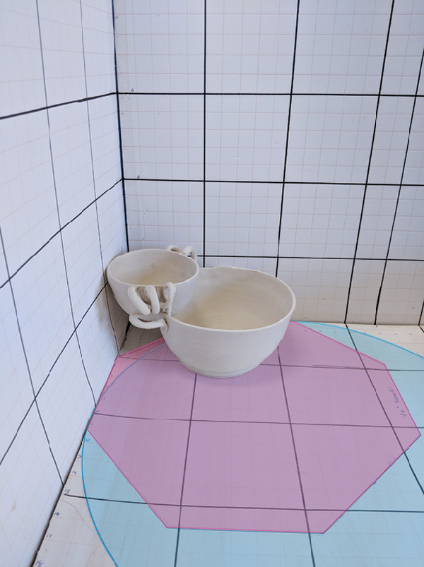 3 Carrie Wiederhold’s chip-and-dip bowl placed properly on the grid. The piece measures 6 inches in height by 9 inches in width by 11 inches in length. The pink octagon and blue circle represent the two kiln-shelf shapes and sizes used at the studio.