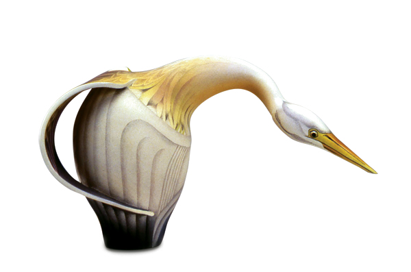 1 Annette Corcoran’s Great Egret (Teapot), 10 in. (25 cm) in width, glazed porcelain, 1989. Photo: Jon Bolton.