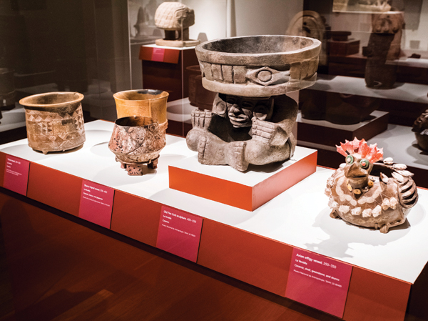 2 Ancient ceramics from Teotihuacan show a range of styles. 
