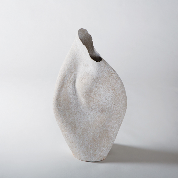 2 Flamma, 37½ in. (95 cm) in height, handbuilt stoneware, grog, fired to 2282°F (1250°C). Photo: Sofia Rintaniemi.