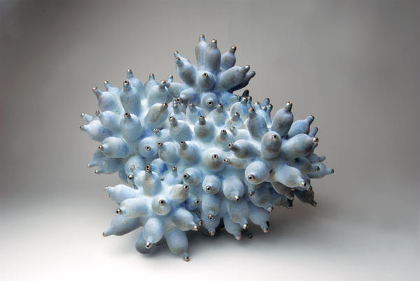 5 Platinum Tipped Cobalt Cluster, 17 in. (43 cm) in width, porcelain, glaze, platinum, 2018. 