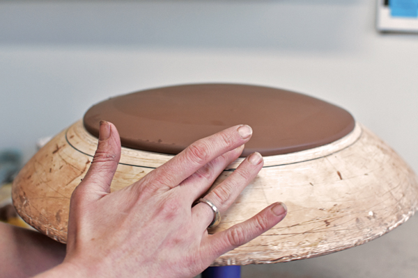 2 After removing excess clay, use your finger to smooth out what will be the bottom of the rim of your plate.