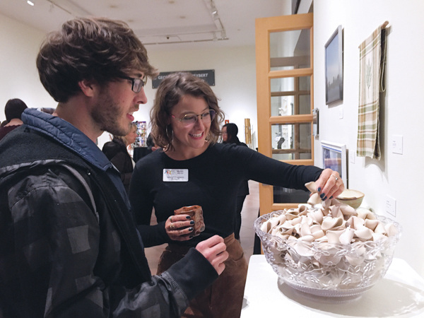 6 Visitors to the exhibition choosing their ceramic cookies.