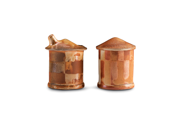 8 Jil Franke’s sugar and creamer set, 4½ in. (11 cm) in height, wood fired.