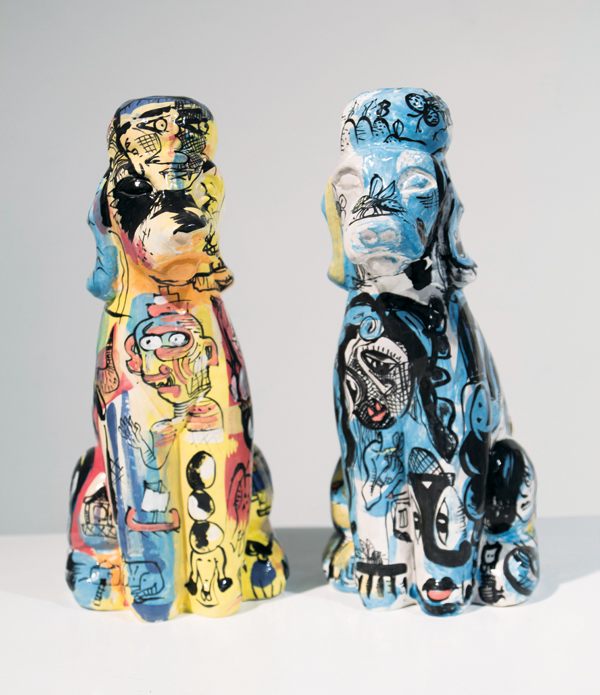 1 Kirk Mangus’ Circe (left) and Artemis (right), 14½ in. (37 cm) in height, porcelain, glazes, 2012. 