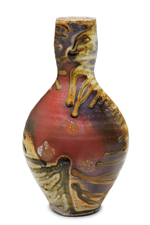  Zac Spates’ bottle, fired in a wood kiln and showcases the powerful effects of wood ash and flame on the pots’ surfaces. 