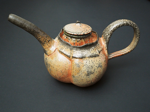 1 Kristina Bogdanov’s shino teapot, 5 in. (13 cm) in height, stoneware, shino glaze, fired to cone 6 in reduction.