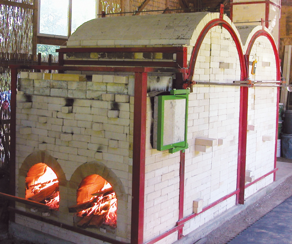 2 Finnegan’s two-chamber bourry-box wood/salt kiln. 