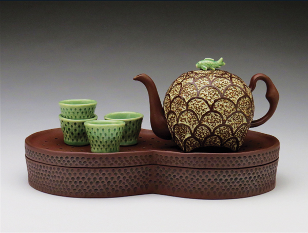 2 Sean Scott’s Persistence Tea Set, 14 in. (36 cm) in length, handbuilt stoneware, glaze, fired to cone 5, 2019. 