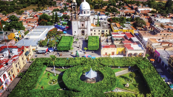 7 Tarimoro, Mexico, with Jardín de Tarimoro (Tarimoro Garden park) in the foreground. Photo: Still shot from the video “Tarimoro Guanajuato Terruño de Amor” by Erik Saul. Courtesy of Creative Commons YouTube. 