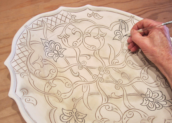 4 Non-sgraffito lines are painted with underglaze using a fine brush. 