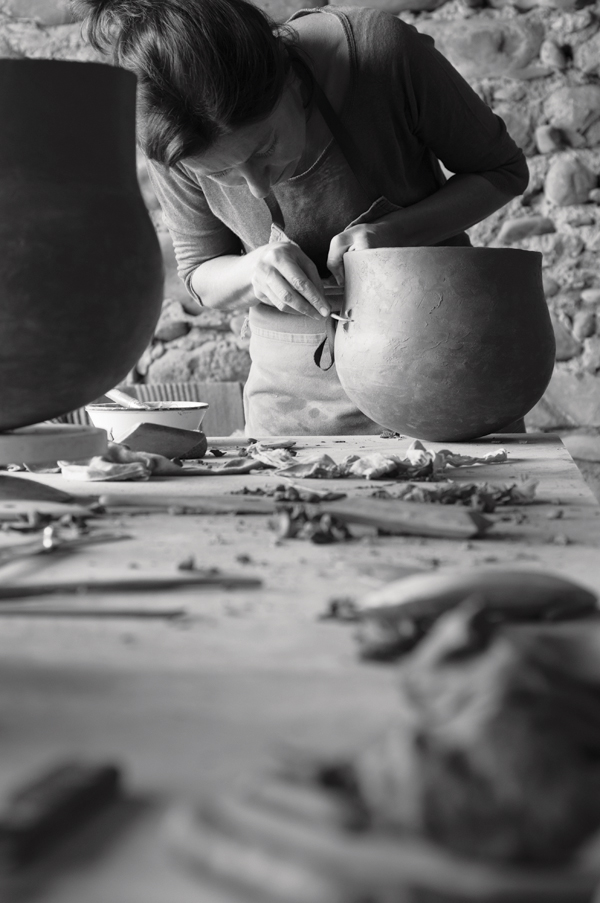 3 Adding handles to the pot. 