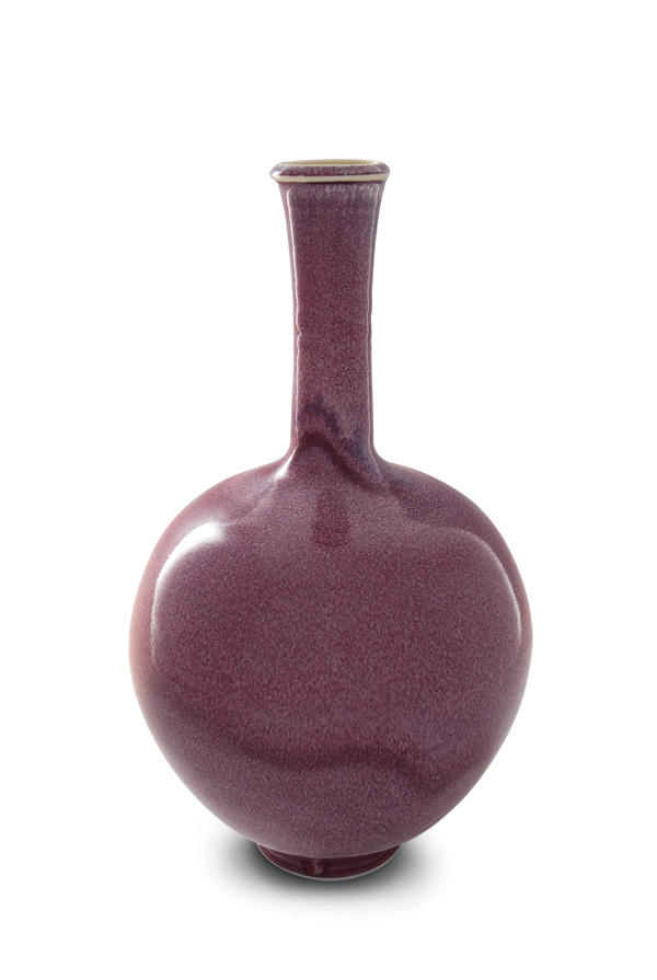 1 Brother Thomas Bezanson’s vase with long neck, 16½ in. (42 cm) in height, porcelain, copper-red glaze. Photo: John Davenport. 