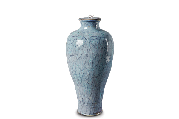 2 Brother Thomas Bezanson’s vase with lid, 19 3/4 in. (50 cm) in height, porcelain, blue chrysanthemum glaze. Photo: John Davenport.