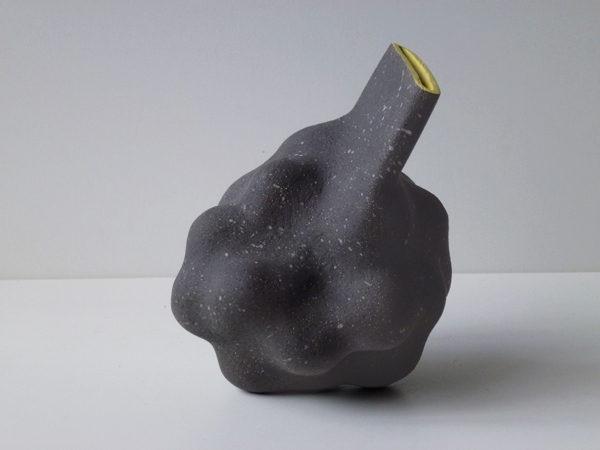 1 Martin Pearce’s Bulb Form, 7 in. (17 cm) in height, stoneware, 2019.