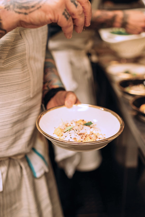 5 Chef Matthew Jennings putting the final touches on a bay scallop dish during the 2016 Make. Eat. Drink. event. Photo: Alison Narro. 