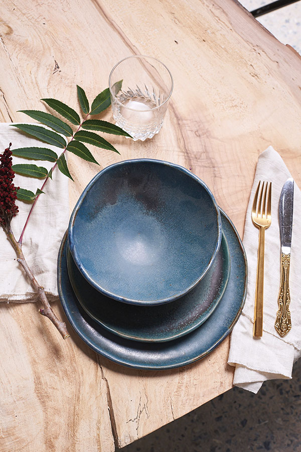 5 Live-Edge place setting, to 10 in. (25 cm) in diameter, slab-built and wheel-thrown cone-11 stoneware. Photo: Margarita Garcia. 