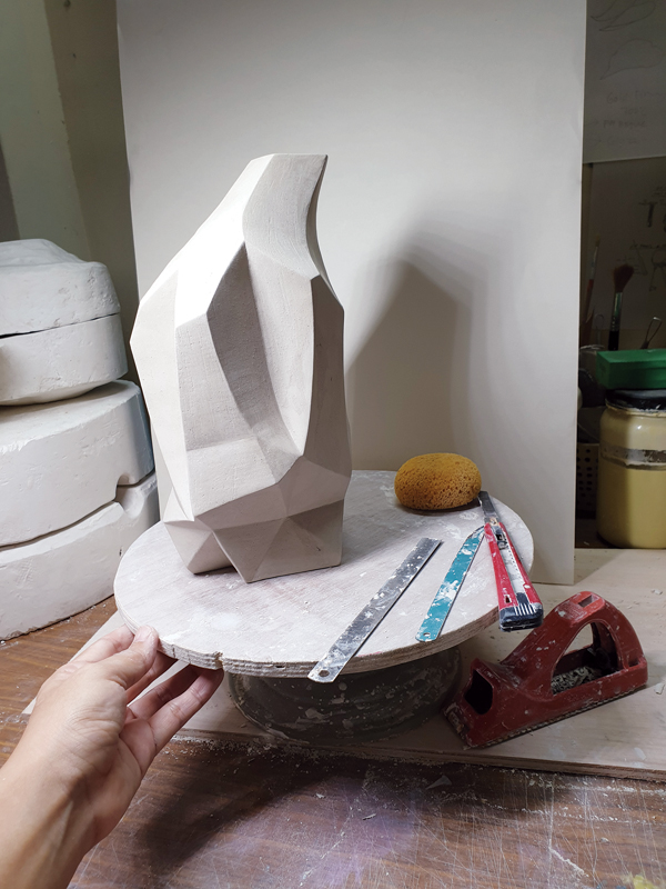 3 The final shape for the prototype after smoothing with a damp sponge. 