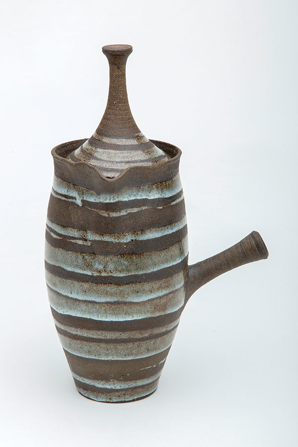 1 Joan Pearson Watkins’ teapot, 9 in. (23 cm) in height, stoneware, glaze, circa 1955. Gift of the Joan Pearson Watkins Revocable Trust. 
