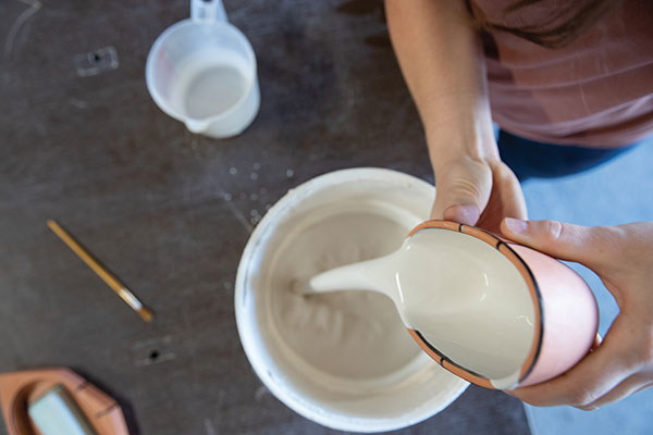 14 Coat the interior of the bisque-fired lid and pedestal of the base in white glaze. l