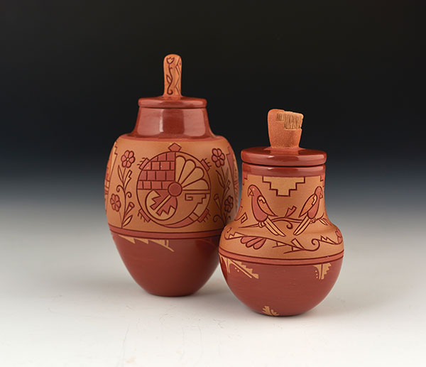 4 Dolores Curran (Santa Clara), lidded turtle jar (left) and lidded parrot jar (right), to 3 3/4 in. (10 cm) in height, clay.