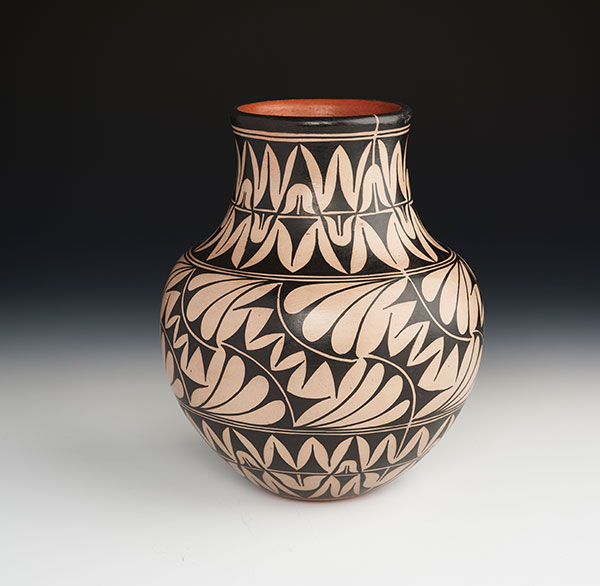 11 Lisa Holt (Cochiti) and Harlan Reano (Santo Domingo), floral patterns vessel, 8 in. (20 cm) in height, clay.