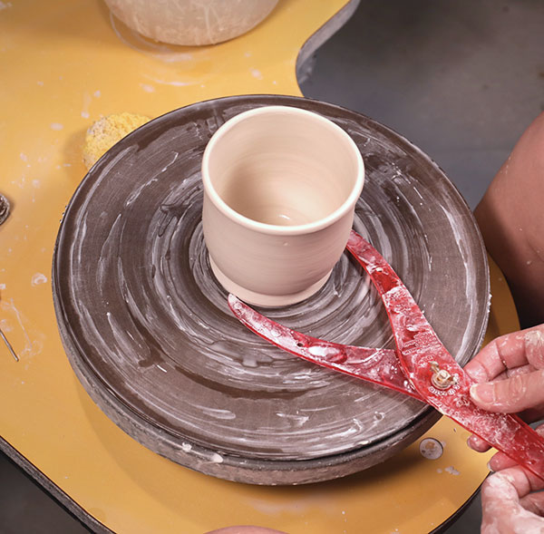 10 Measure a teacup with calipers set to the diameter of the dome’s cup ring.