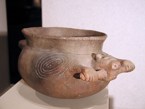 6 Beaver effigy pot, used for ritual purposes. Courtesy of Cahokia Mounds State Historic Site.