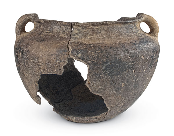 2 Handled utilitarian pot, recovered and reassembled. Courtesy of the Illinois State Archaeological Survey, University of Illinois, Urbana-Champaign.