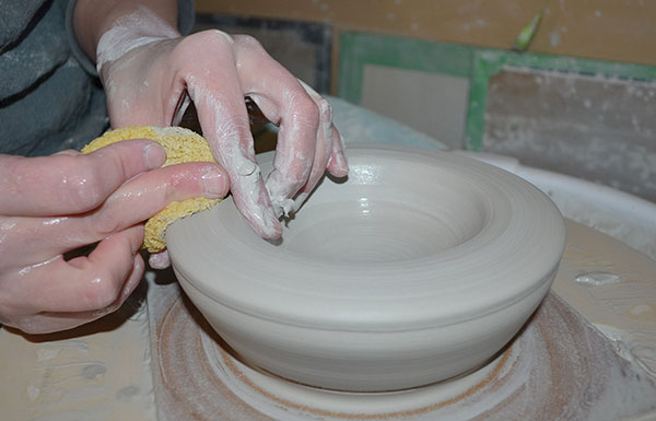 4 Compress the join and carefully form a wide top rim.