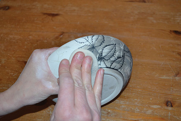 13 Use a white Mudtools sponge or a makeup sponge to smudge the underglazed leaves and reveal the wax-resist areas.