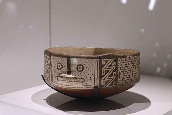 10 Polychrome Diaguita zoomorphic serving dish, 7 in. (18 cm) in length. 7–10 Collection of the Museo Chileno de Arte Precolombino. Photographed with permission. 