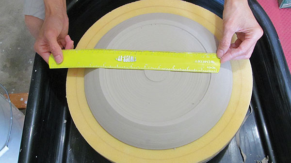 2 Measure the diameter of the trimming line. Repeat to ensure the same size on other plates. 