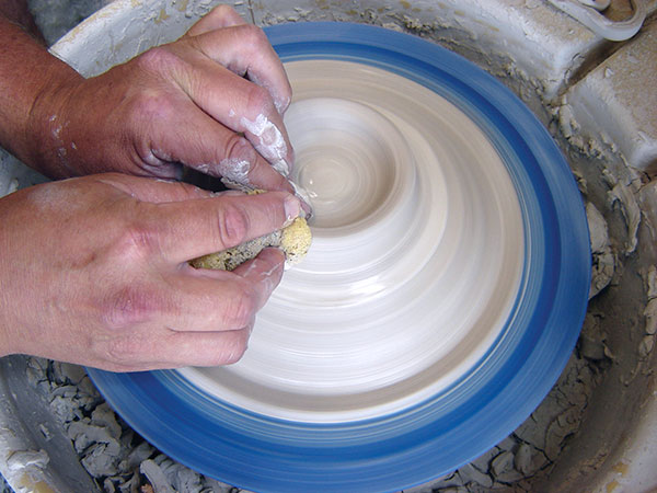 12 Compress the clay to the slab and form the foot of the bowl. 