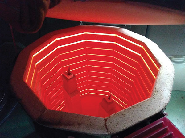 1 Looking into a glowing red electric kiln can pose eye injury for potters. Photo: Joshua David Rysted.