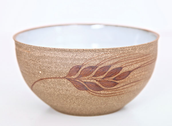 4 Wheat pho bowl, 5 in. (13cm) in diameter, stoneware, nuka glaze, iron-oxide pigment, high fired in reduction, 2020. Photo: Clara Florin.