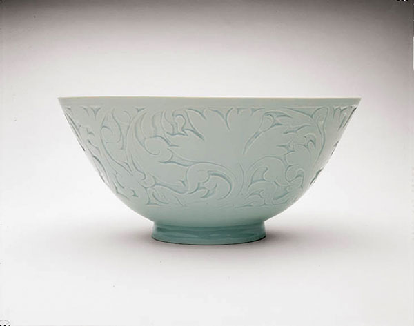 8 Peace Bowl 16 in. (41 cm) in diameter, carved porcelain, celadon glaze, high fired in reduction, 1999. Photo: Tom Ames.