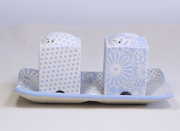 17 Mandy Henebry’s extruded and decorated salt-and-pepper shaker set finished at the greenware stage. 