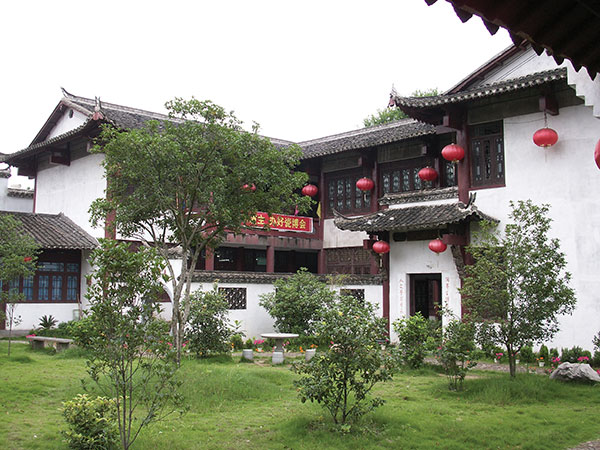 3 Sculpture Factory, Fragrant Garden Studio, housing the gallery and studio of Great Sculpting Master Liu Yuanchang, 2006. Photo: Diana Williams.