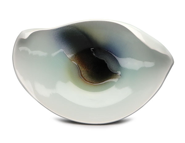 1 Noel Bailey’s oval serving piece, 17 in. (43 cm) in length, wheel-thrown and handbuilt porcelain, fired to cone 10.