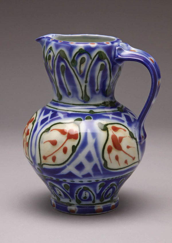 4 Sarah Jaeger’s pitcher, 8½ in. (22 cm) in height, wheel-thrown porcelain, glaze, overglazes, wax-resist, reduction-fired to cone 10, 2010. 