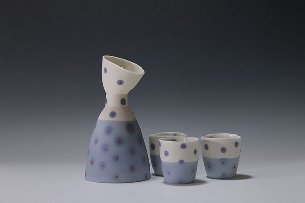 1 Sandra Torres’ sake set, slip-cast porcelain, assembled, soluble-salt decoration, fired to 2232°F (1222°C). 