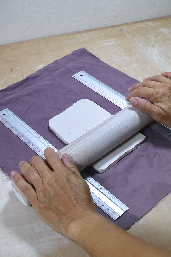 1 Use guide sticks to create slabs of even thickness. Compress and smooth the slabs using a metal scraper.