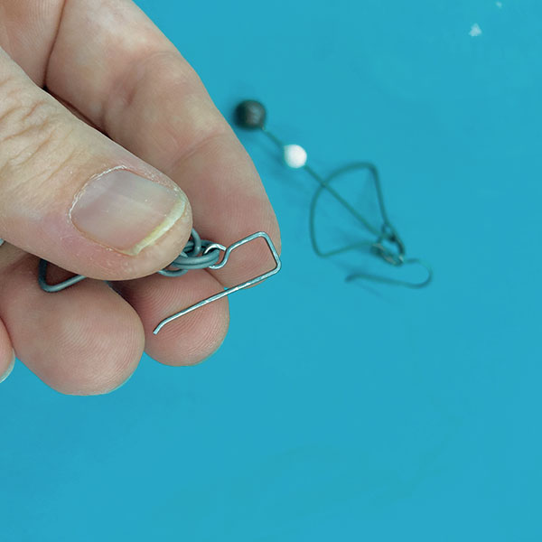 11 Use pliers to bend the tail of the ear wire so that it can thread through the ear.