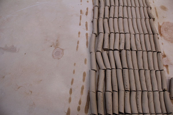 10 Coils of high-alumina wadding cut and ready to be positioned between posts and shelves. In a soda kiln, posts and shelves must be separated with wadding or the added flux from the soda could cause them to fuse together.