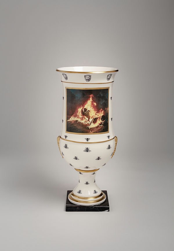 8 Vase de l’émeute III, 20 in. (51 cm) in height, porcelain, glaze, digital decal, burnished gold, marble, 2019. Photo: Pierre Guillaume.