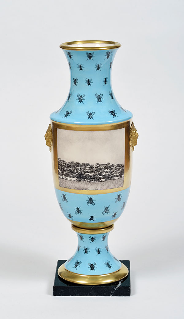 10 Vase à la cour à scrap, 18⅓ in. (47 cm) in height, porcelain, glaze, lead pigments, burnished gold, marble, screen-printed patterns and scene, 2014. Photo: Daniel Roussel.