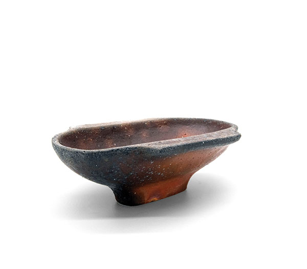 23 Oval dish, 6 in. (15 cm) in length, soda-fired stoneware.